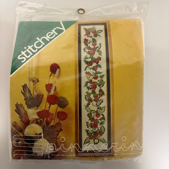 Spinnerin Strawberries Stitchery Kit Finished Size 8in X 40in Unopened Vintage - Picture 1 of 4